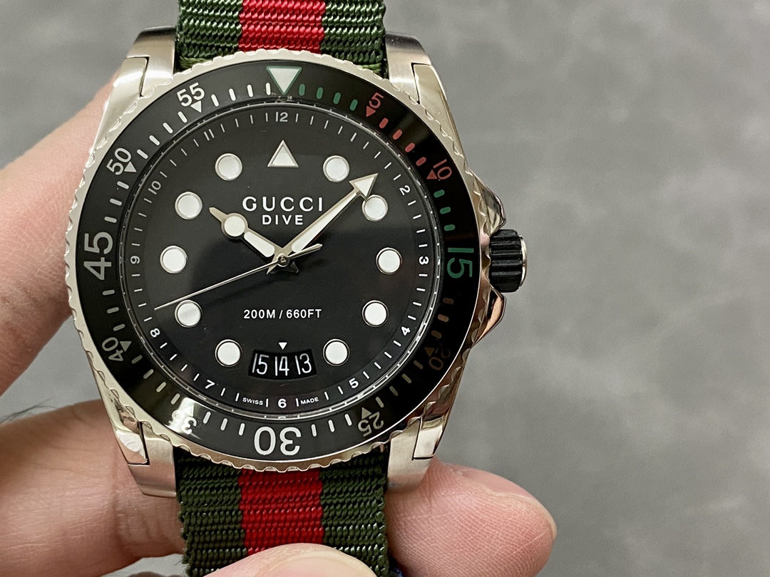 オリジナル グッチ スイス製クォーツムーブメント 45mm
