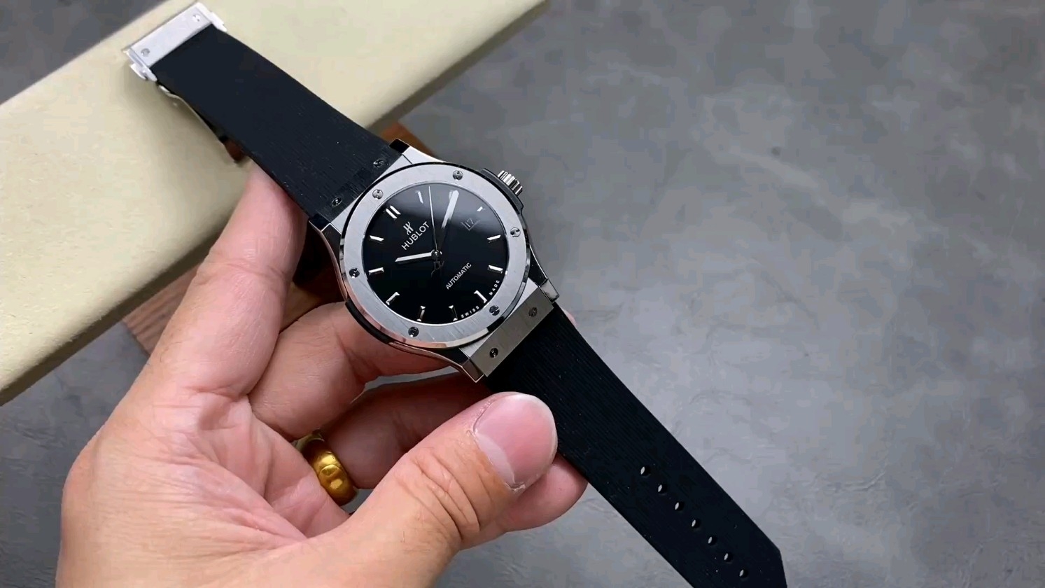 クラシック・フュージョンの42mm！驚異の復刻版モデルとは？