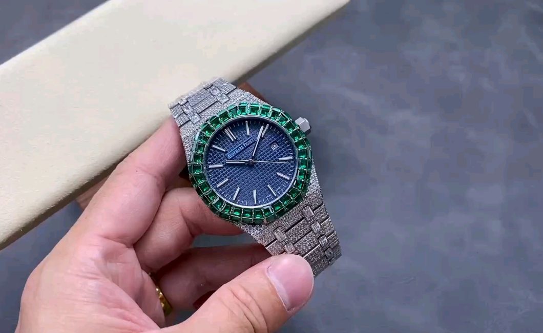 ラグジュアリーな魅力！APオーデマ・ピゲのフル装備ダイヤモンド腕時計の実力は？