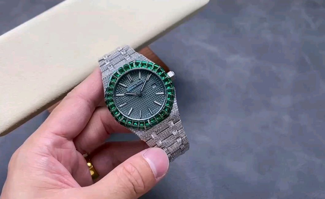 フルダイヤモンドオーデマ・ピゲで時の流れを楽しむ！ラグジュアリーモデルの魅力とは？