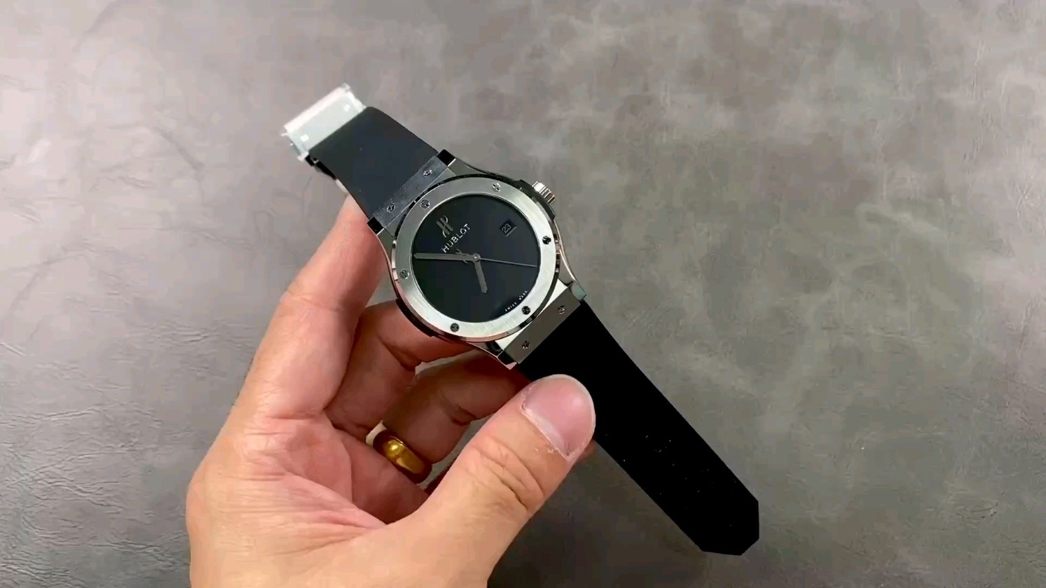 HBウブロ 42mm クラシック・フュージョンの魅力を徹底解説！