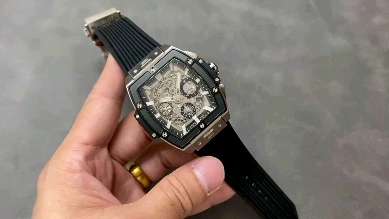 アダルトの時計セレクションび！ウブロトノー型ビッグバンの魅力を探る