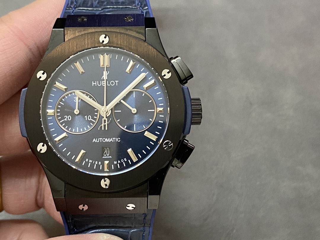ウブロ クラシック・フュージョン・コレクションで際立つつ45mmの魅力！