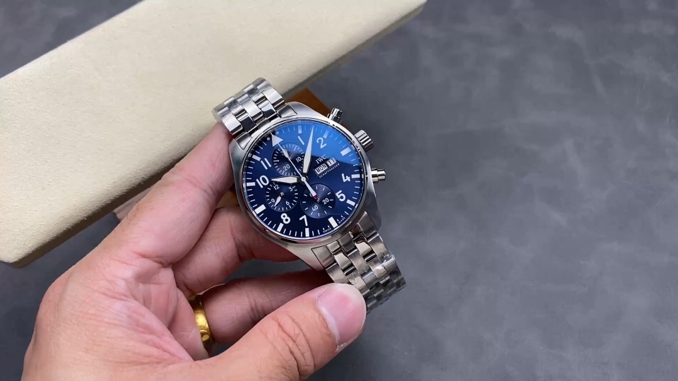新たなゴールドスタンダード？IWCパイロット IW378003の魅力