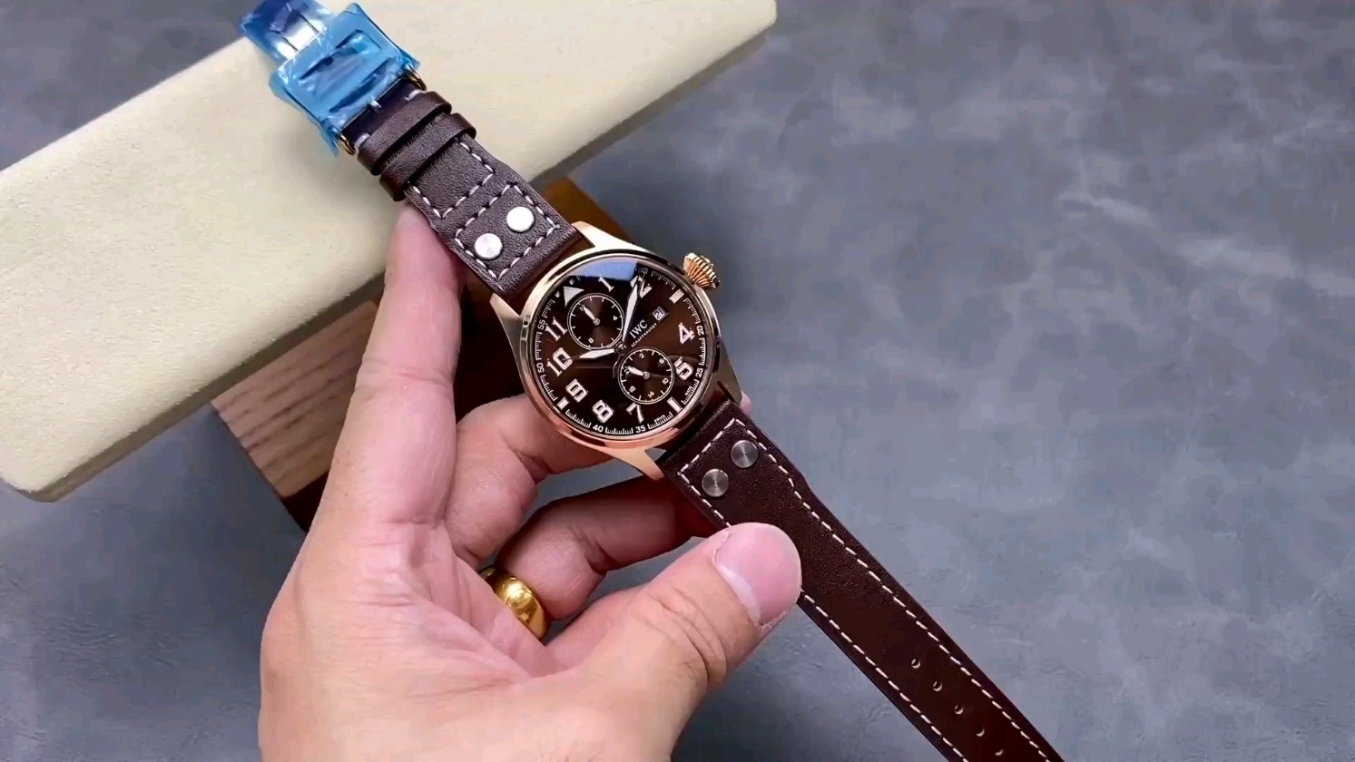IWC腕時計、ビジネスシーンでの最適化なオプション！