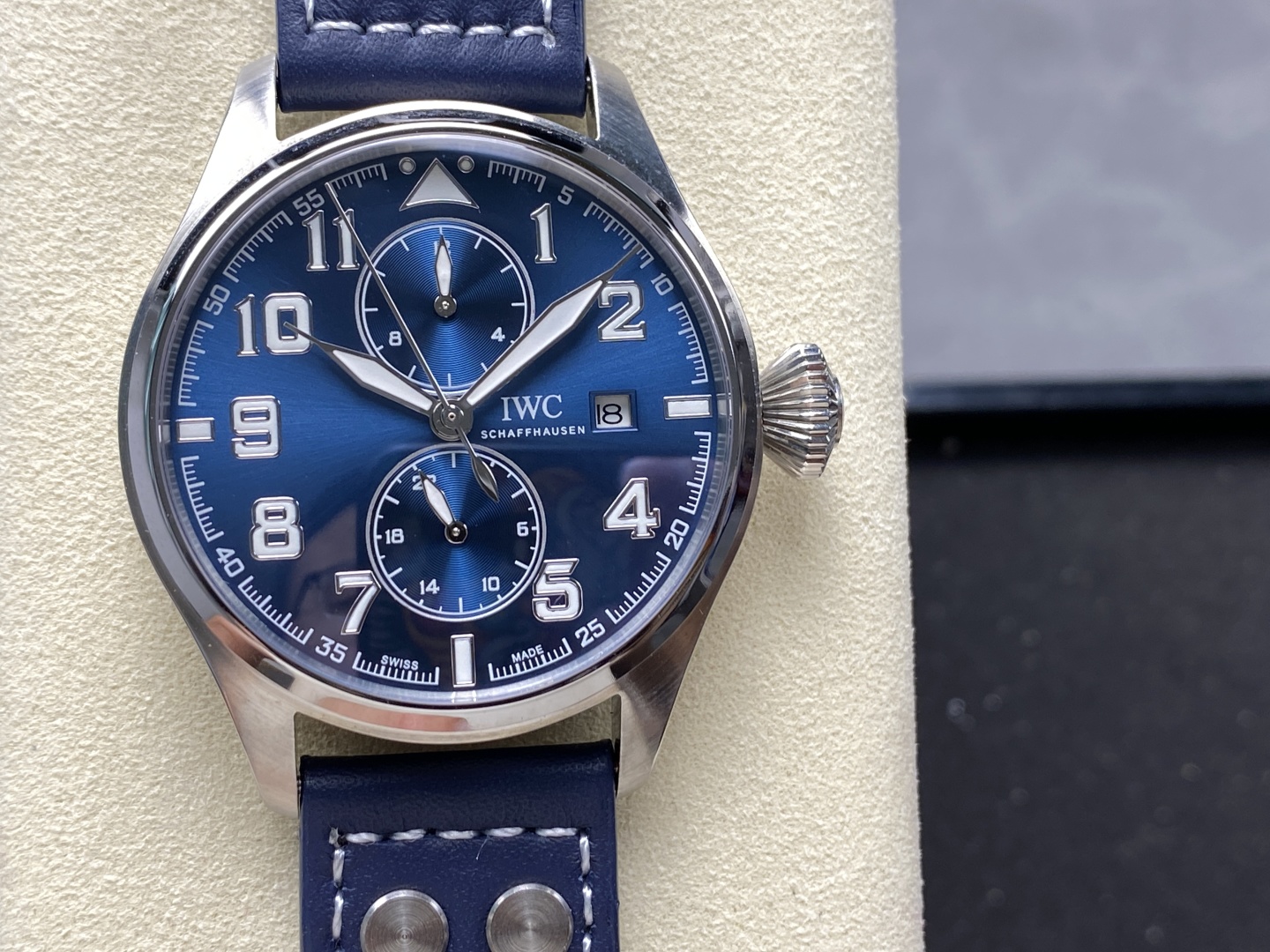 IWCパイロットシリーズの魅力を探る！ロングパワーリザーブとムーンフェイズ機能のシークレットとは？