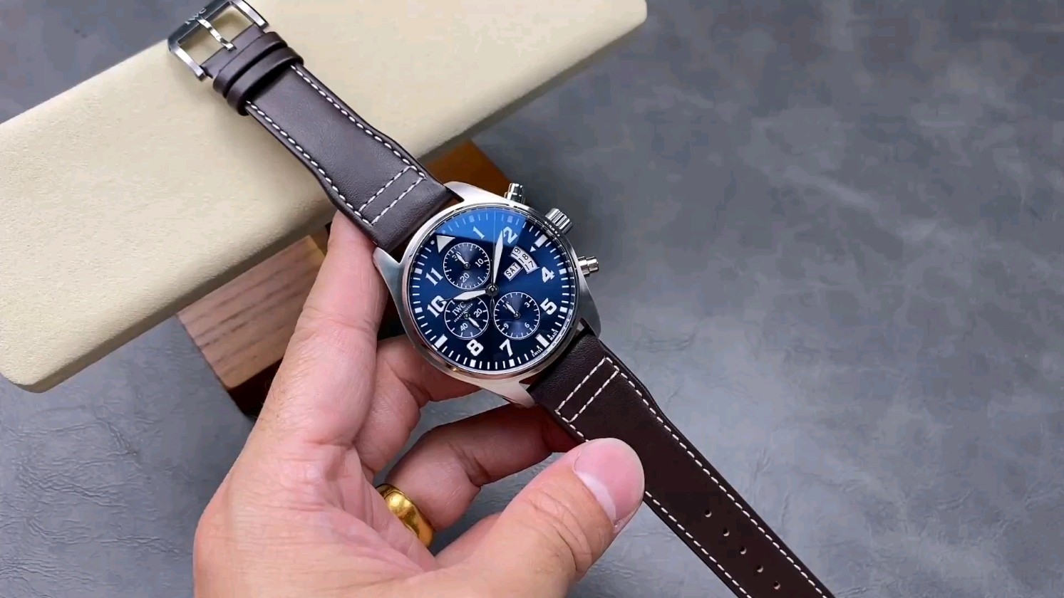 新作モデルIWCパイロットウォッチの魅力を徹底分析！自動巻き時計だけの逸品を探そう