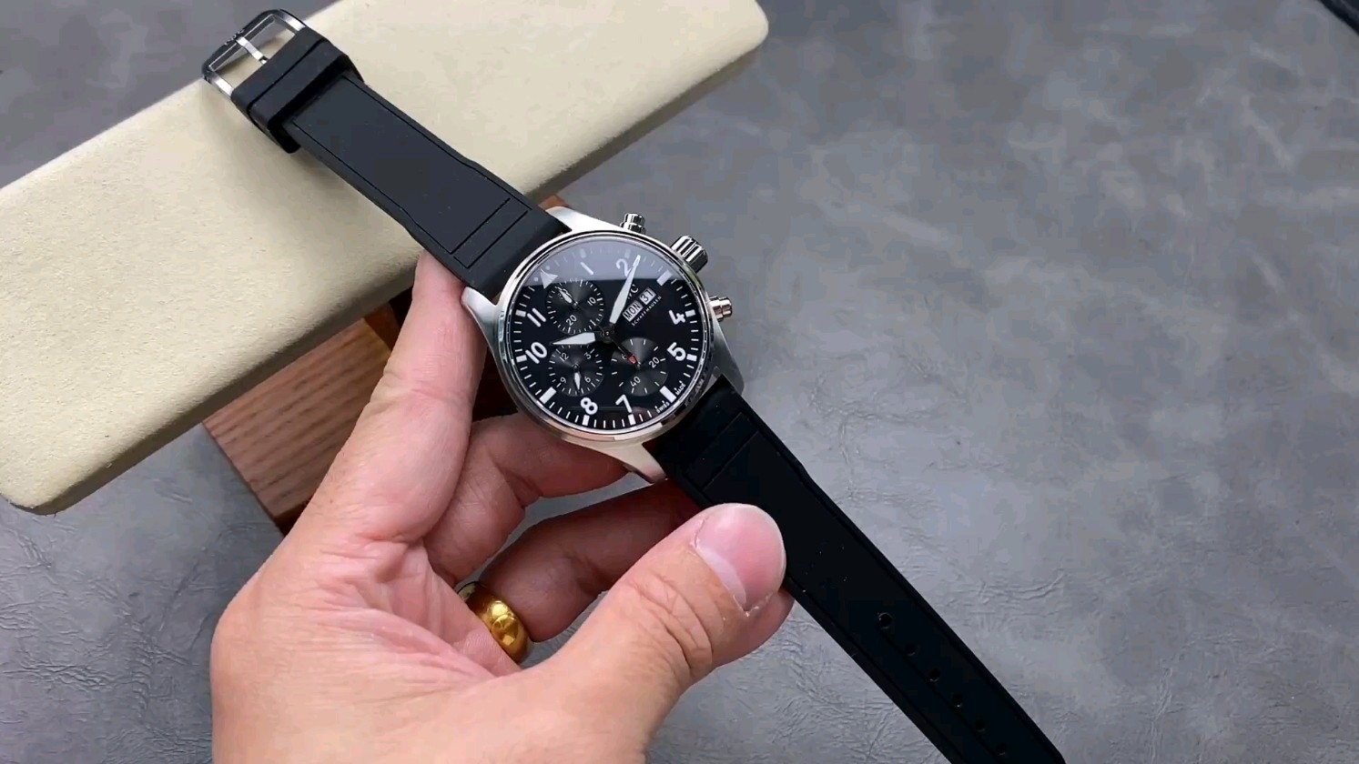 41mmサイズの新作IWCパイロットウォッチウォッチがあなたの腕にフィットする理由！