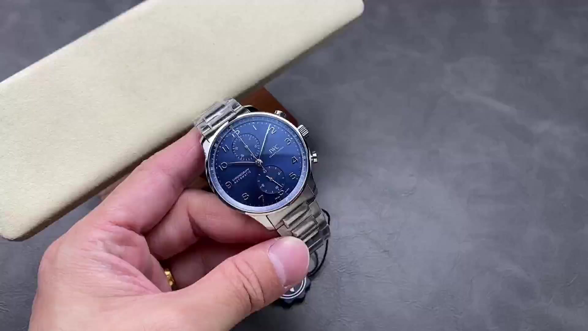 IWCポルトギーゼクロノグラフシリーズIW371617の真価を探る！