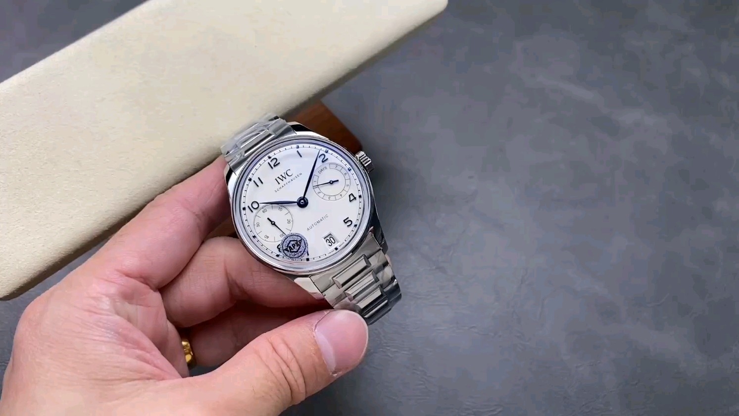 注目！新モデル IWC ポルトギーゼ7デイ表示 あなたの手首を飾る理由