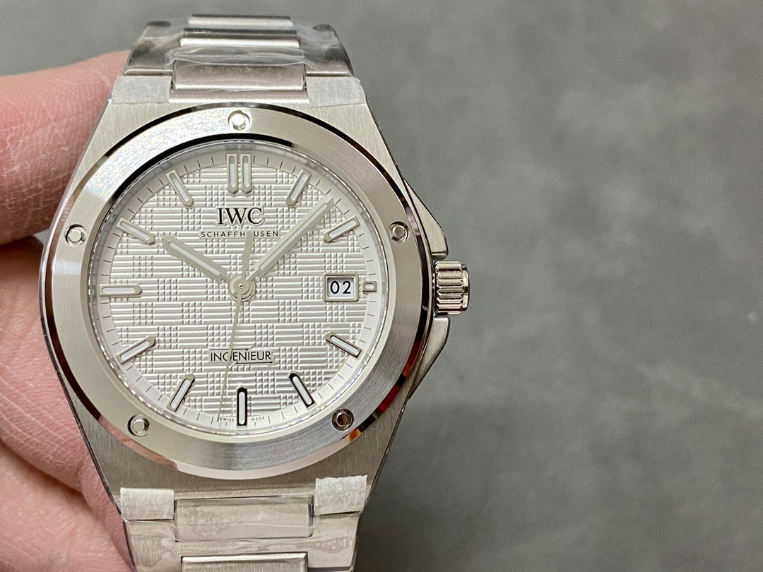 ニュージェネレーションのIWC インヂュニア、気になる魅力を徹底解説！
