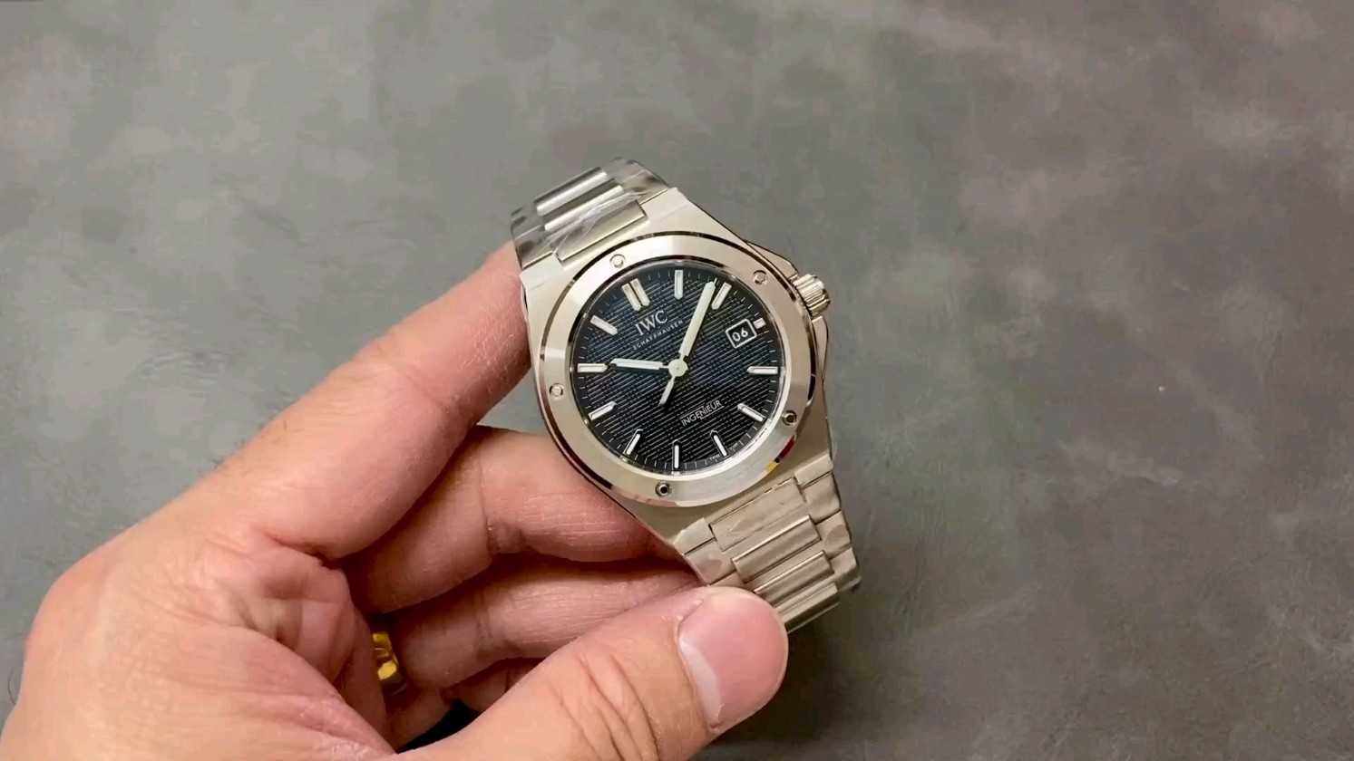 IWC インヂュニア腕時計 – ヒストリカルデザインの復刻版がもたらす魅力
