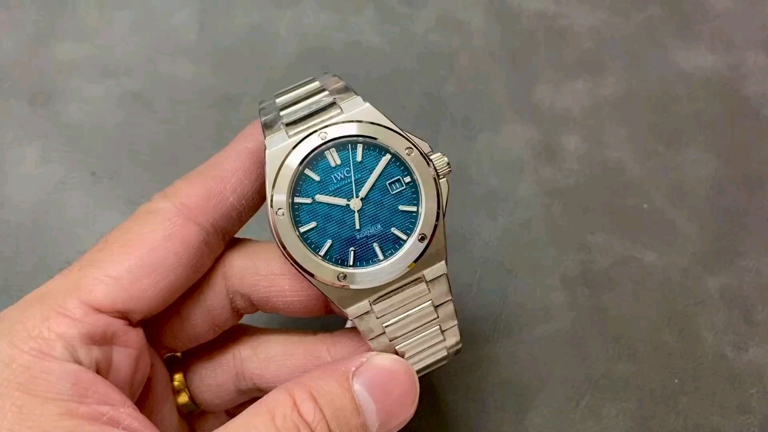 IWC インヂュニア新モデルが時計愛好家に熱いサポートを得る理由とは？