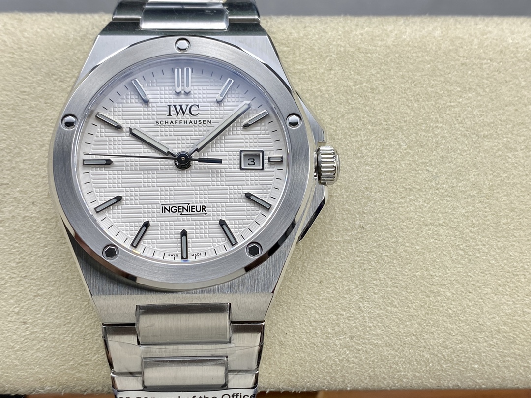 IWCエンジニアシリーズの魅力を再発見！その実力に迫る