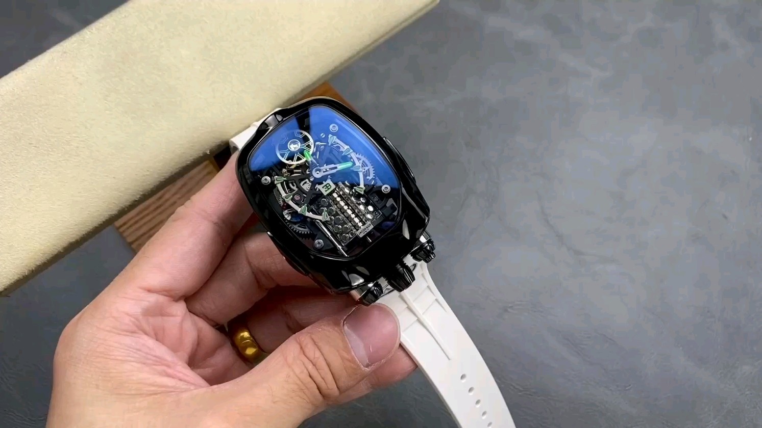 AMGの新作腕時計