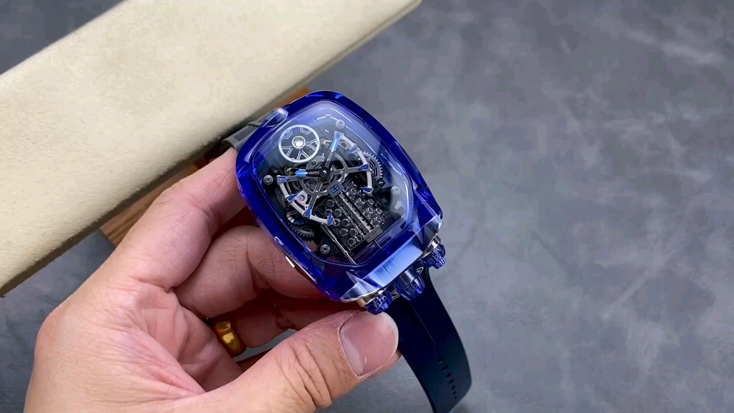 ブガッティ キロン腕時計でリストに輝きを！その魅力と体験は？