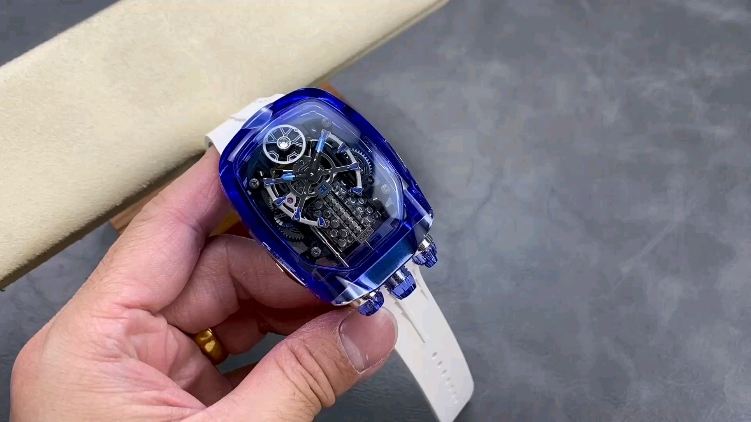ブガッティとAMGの衝撃コラボ！新作腕時計の実力を徹底比較