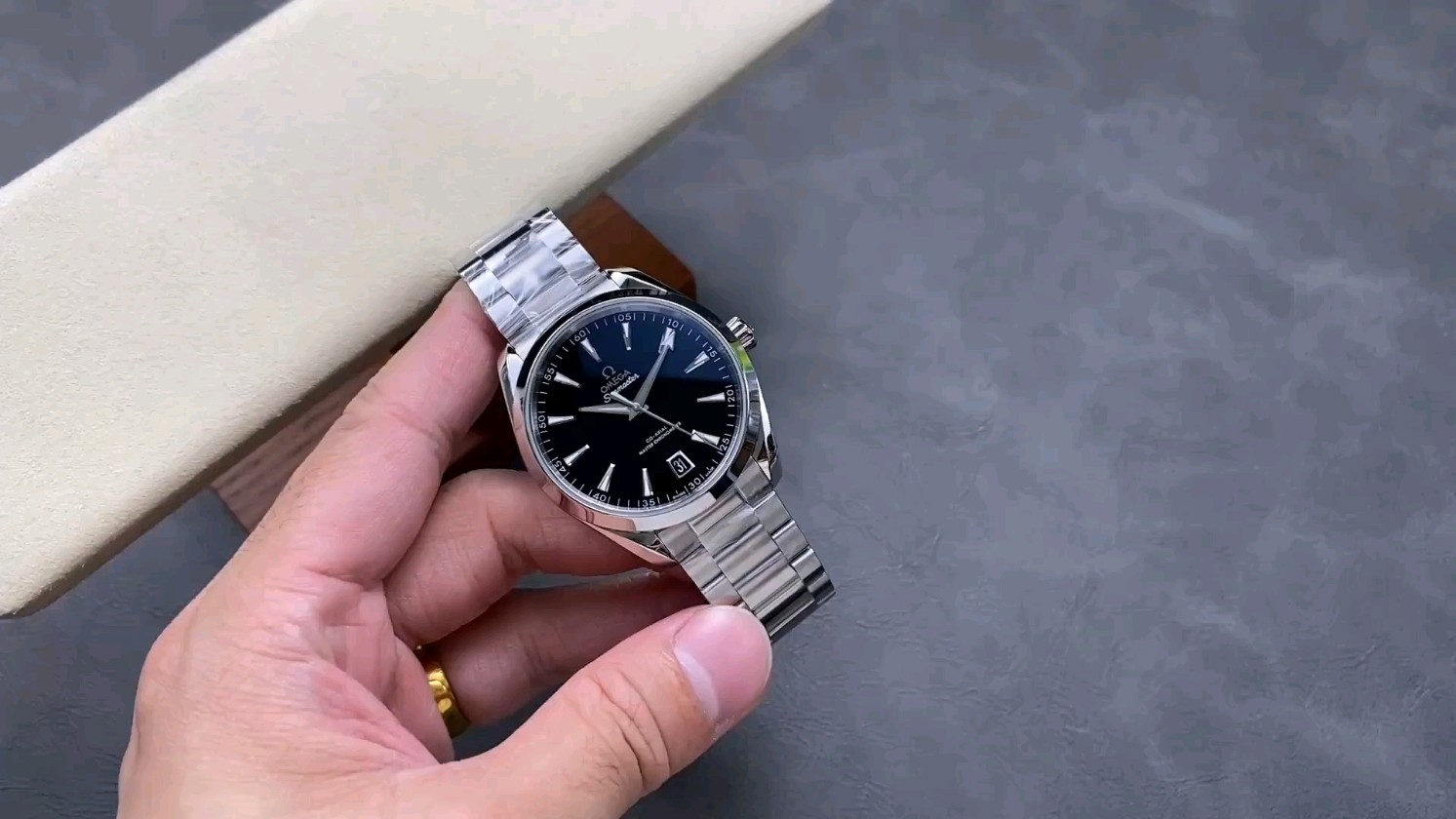 オメガ シーマスターアクア テラが選ばれる理由とは？