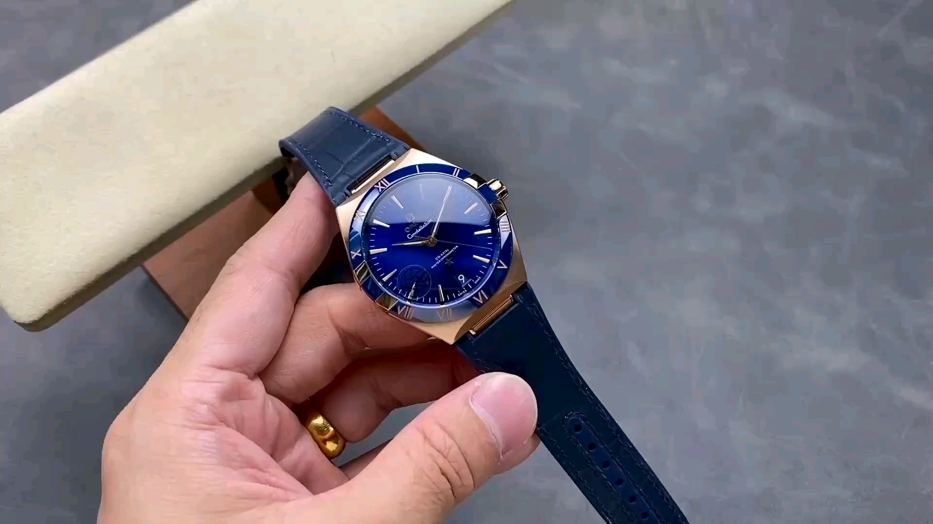 V+ ファクトリー V2版で体感するオメガコンステレーションシリーズの魅力！