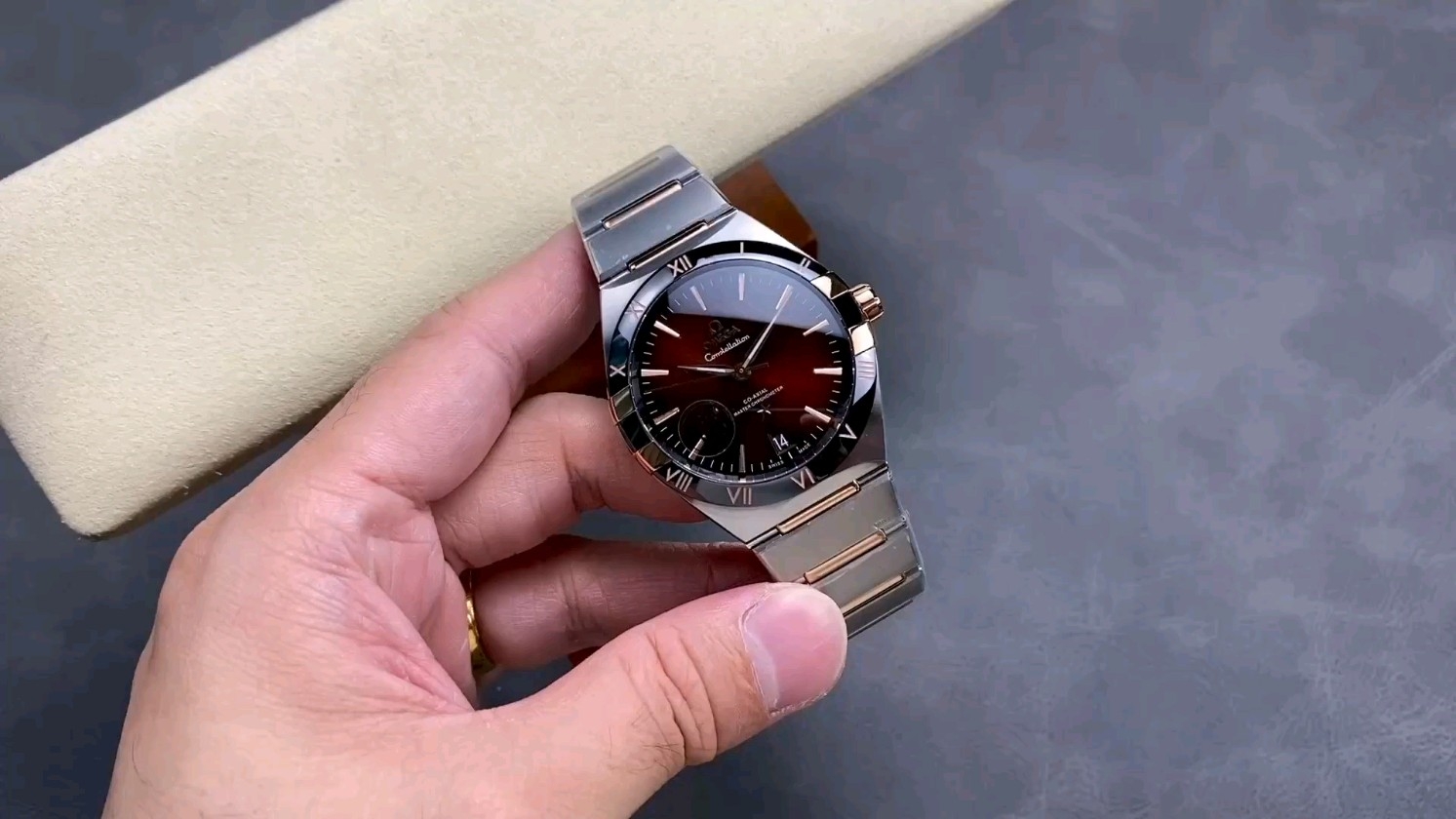 V+ ファクトリーのコンステレーションモデルは本物に買いなのか？その魅力に迫る！
