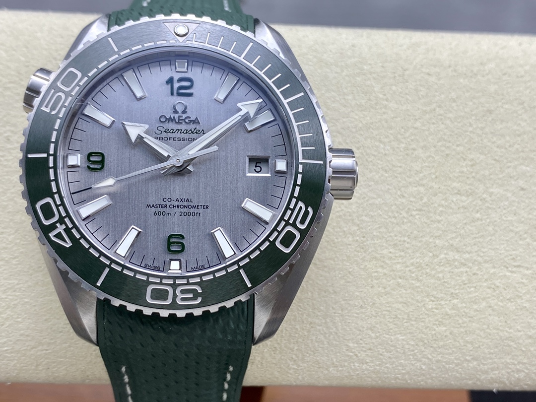 オメガ シーマスター 600m 42mm 8900ムーブメント