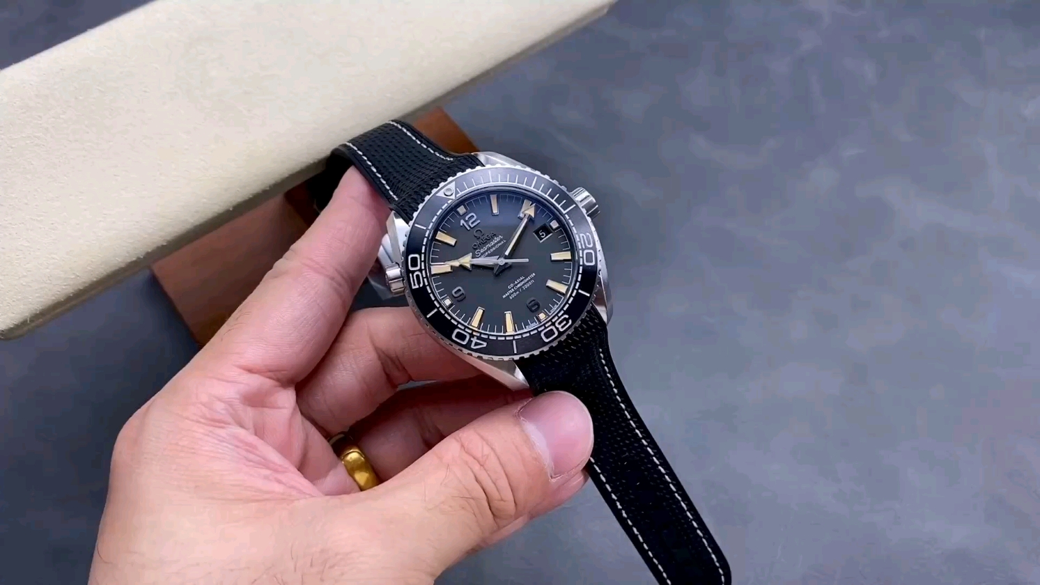 「Vs オメガ シーマスター 600m 42mm 8900ムーブメント」