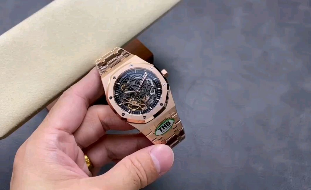 オーデマ ピゲロイヤルオーク15407、メカニカルビューティーのエッセンスとは？