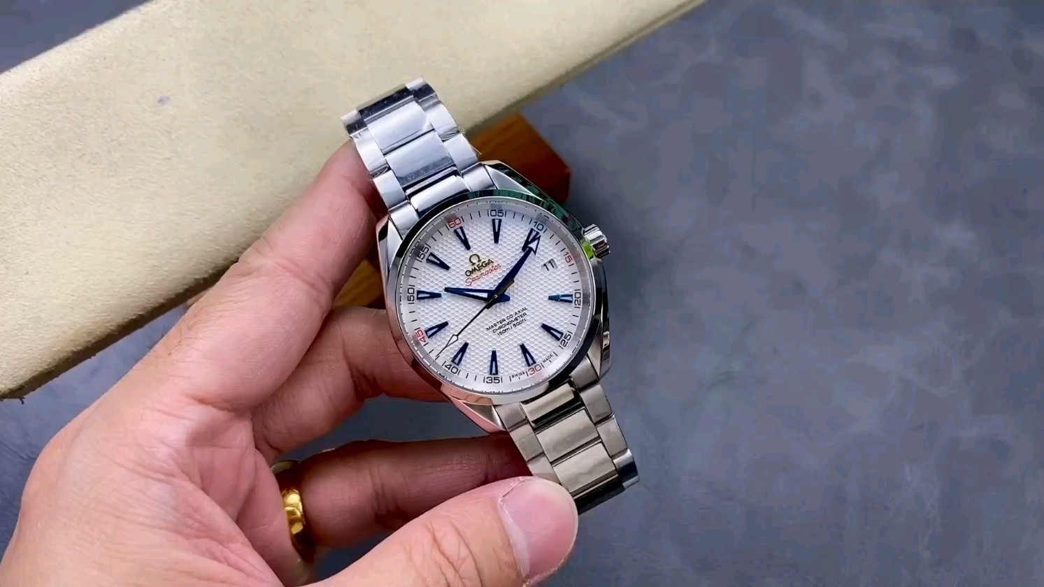N1ファクトリーの新作モデル！驚異のオメガレプリカを検定！