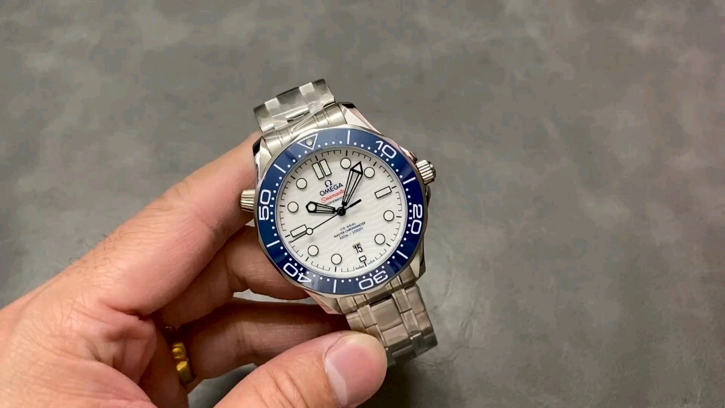 VS オメガ シーマスター300m オリンピックスペシャルモデル 8800ムーブメント 42mm