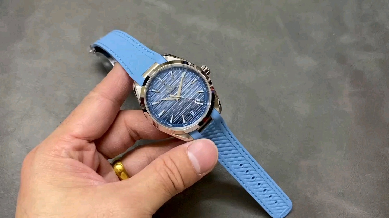 VS オメガ アイスブルー シーマスター 150m 153