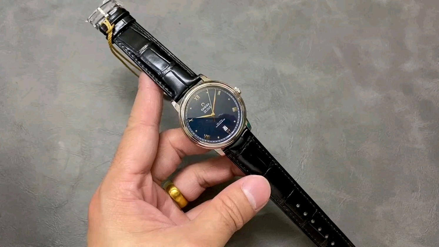 オメガフライングトゥールビヨンV2
