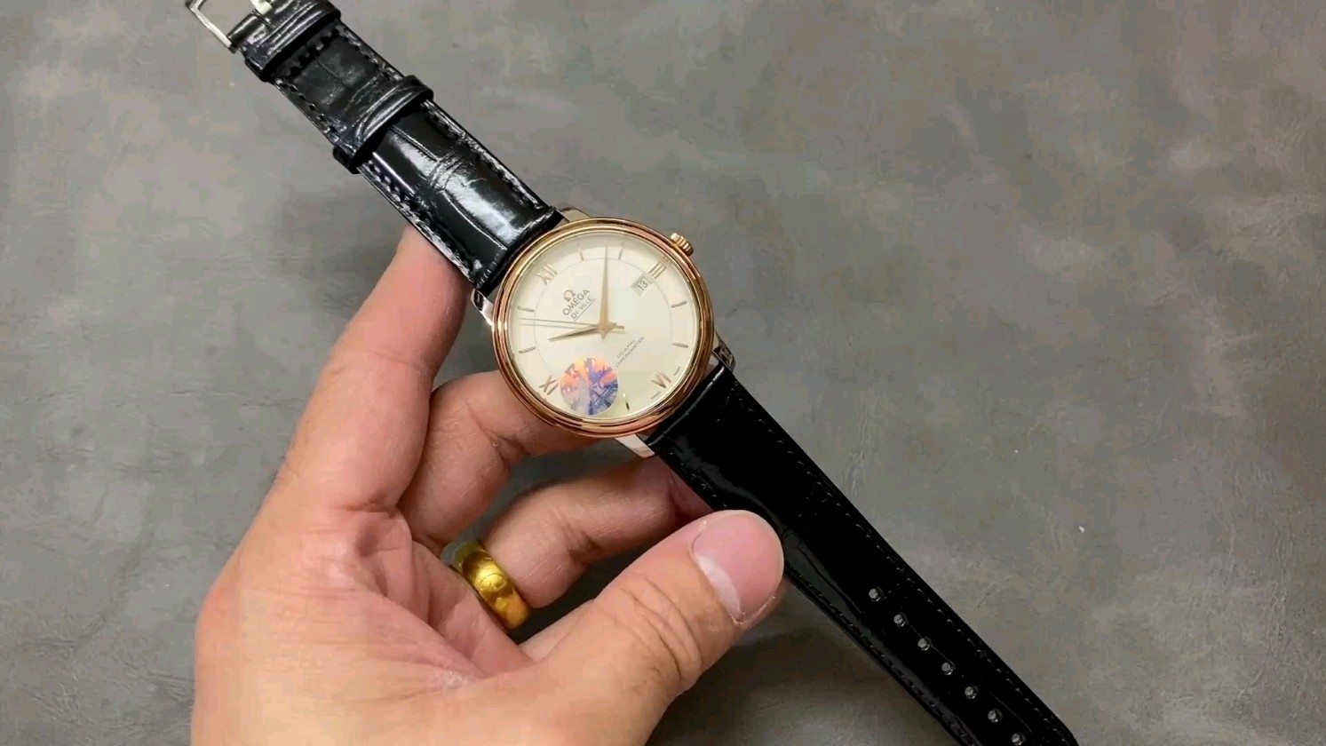 オメガフライングトゥールビヨン 39.5mmの魅力を探る！特別仕様のシークレットとは？