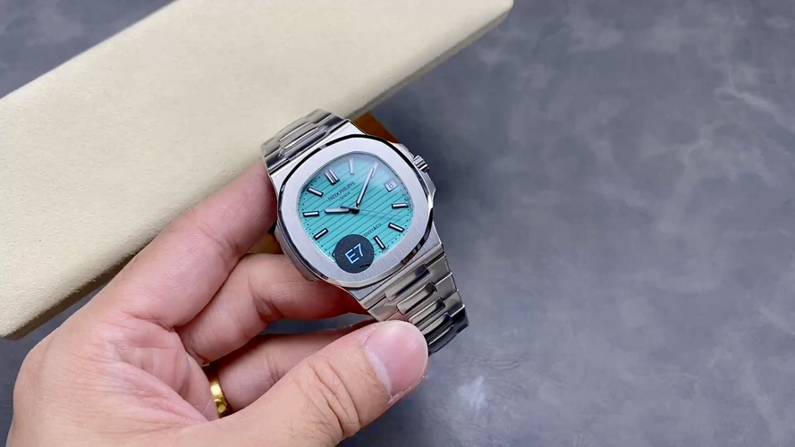 その時計、時計愛好家も必見！パテックフィリップ5711の魅力とは？