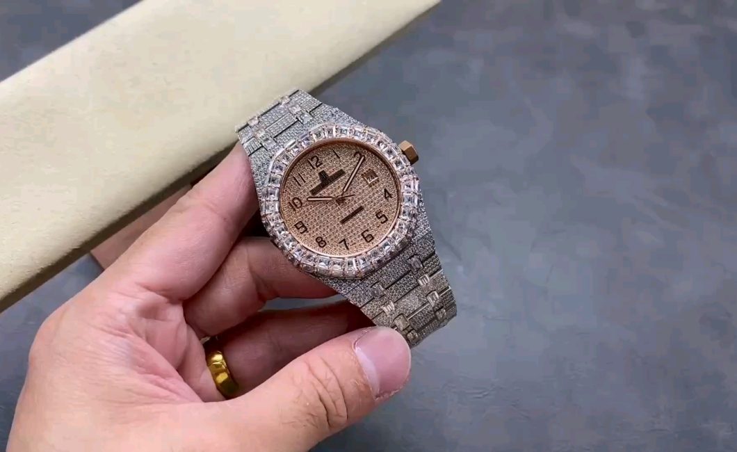 オーデマ ピゲロイヤルオーク15400の魅力を暴く！驚異のフル装備ダイヤに迫る
