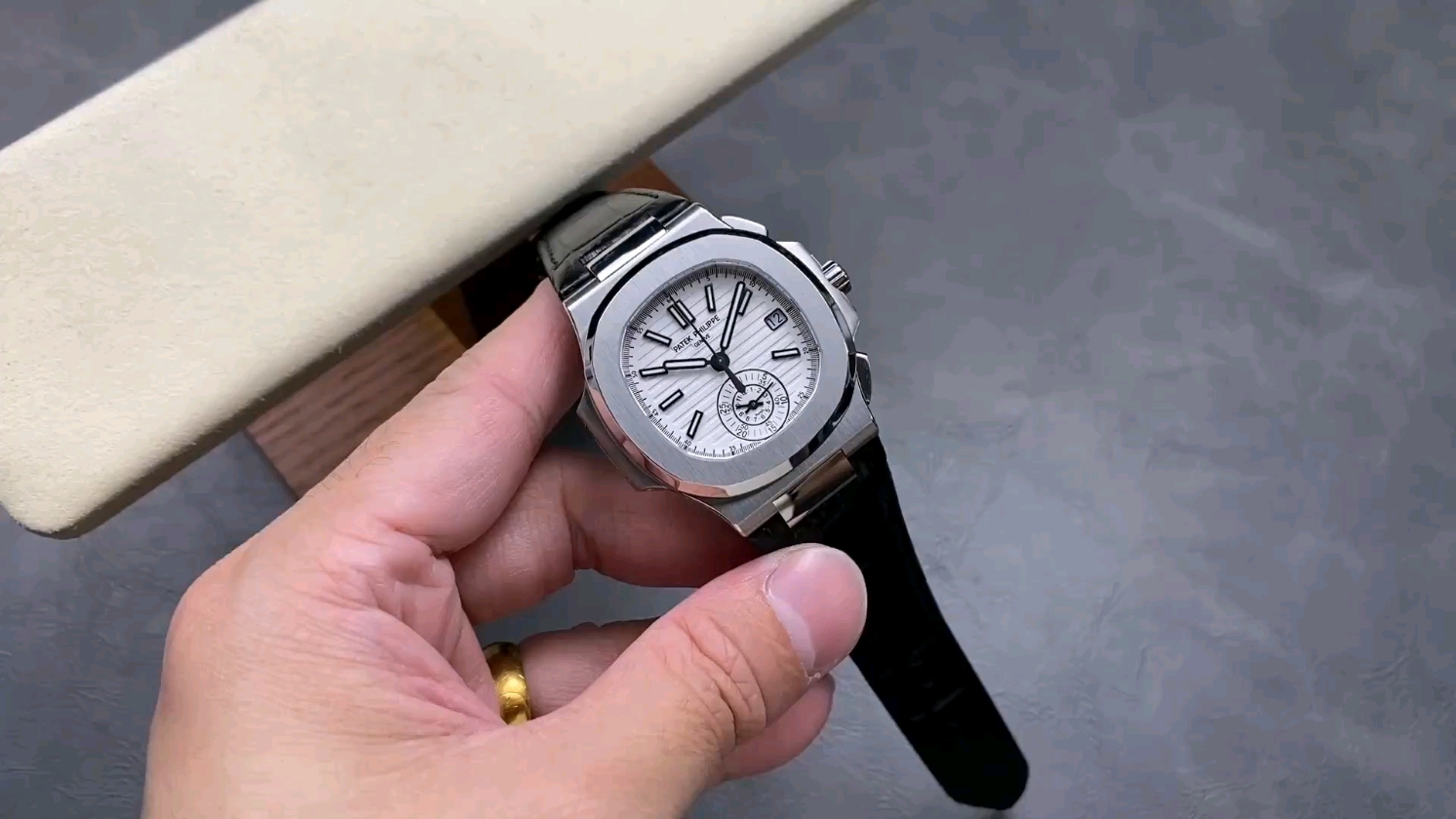 時計愛好家き注目！パテック・フィリップ5980/1A-014、その魅力はどこに？