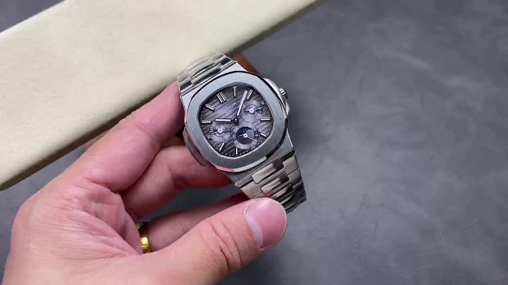 パテックフィリップ5740/1G-001の魅力とは？コンプリケーションを体験せよ！