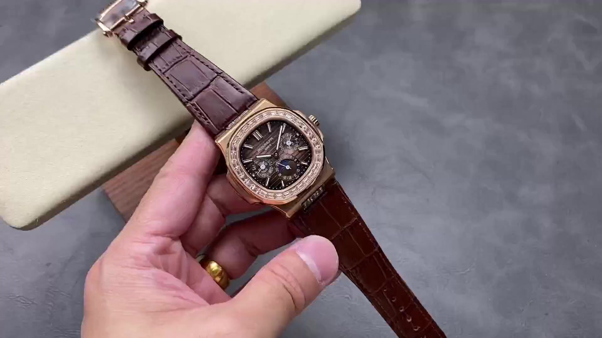トピックのパテック・フィリップ5740/1G、コンプリケーションウォッチの魅力に迫る！
