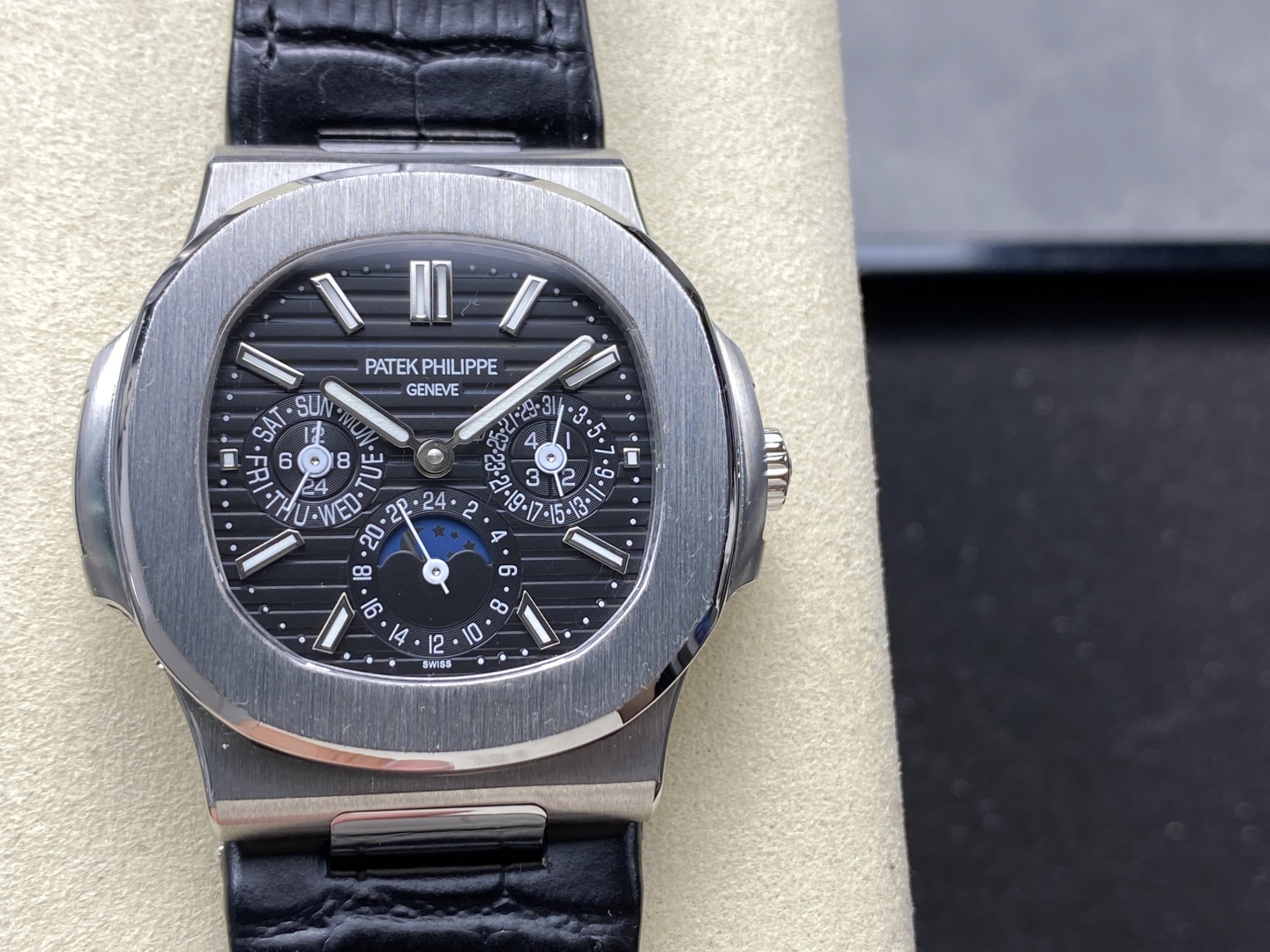 パテック・フィリップ5740/1G-001で極上のコンプリケーションウォッチを体感しよう！