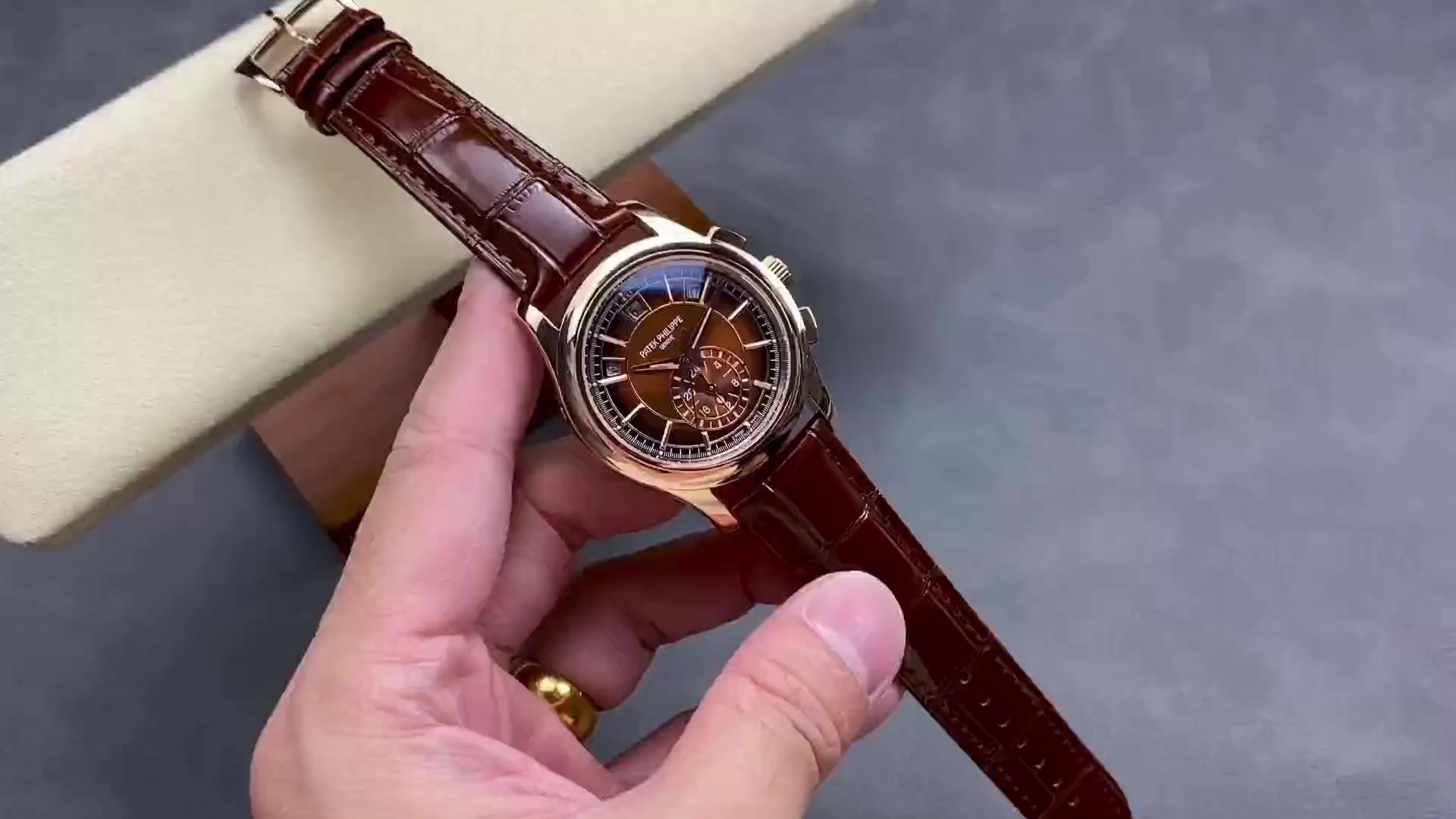 これぞパテック フィリップのエッセンス！5905R-010の魅力に迫る