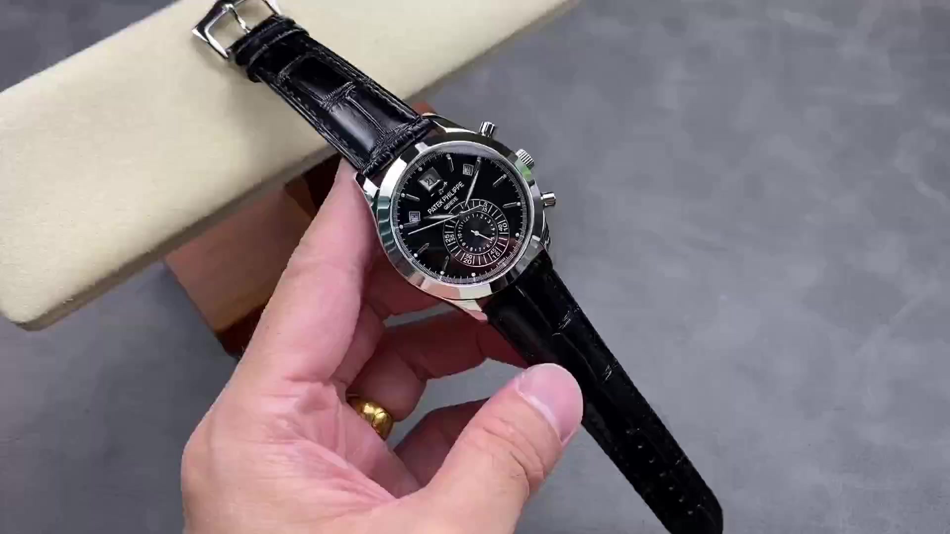 パテック・フィリップ5969R-001、機能満載のノーチラスが登場！