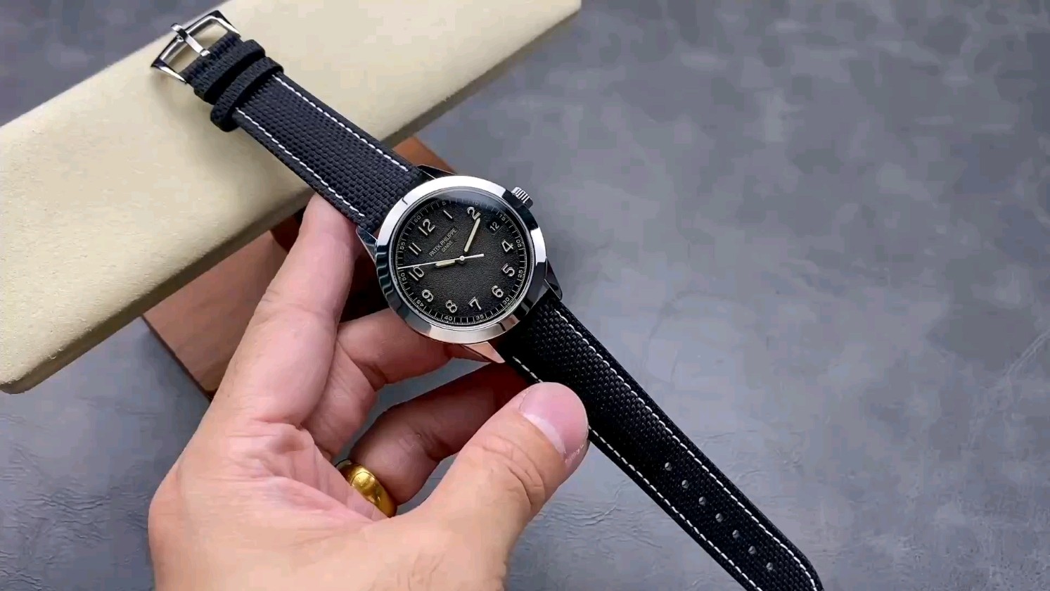 パテック・フィリップカラトラバ Ref.5226G-001のシークレットに迫る！