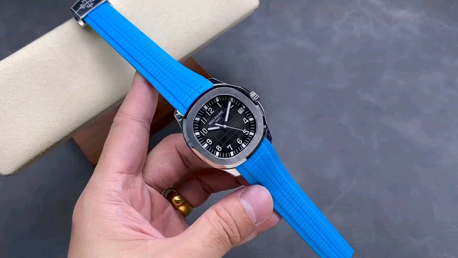 究極のスリム！進化したパテックフィリップ5167Aを徹底解説