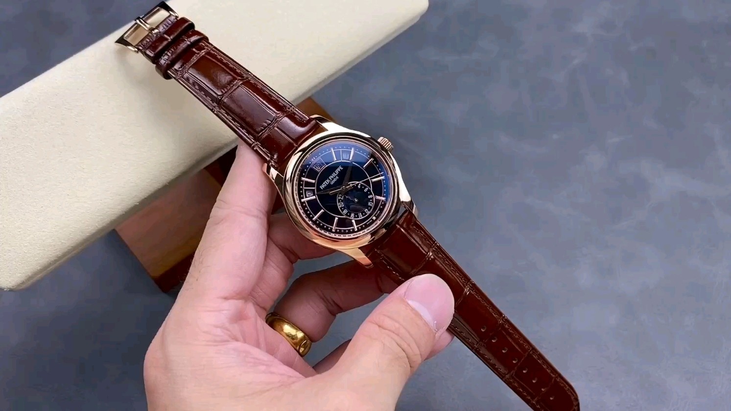 パテック・フィリップのコンプリケーション5205G-013が登場！その魅力とは？