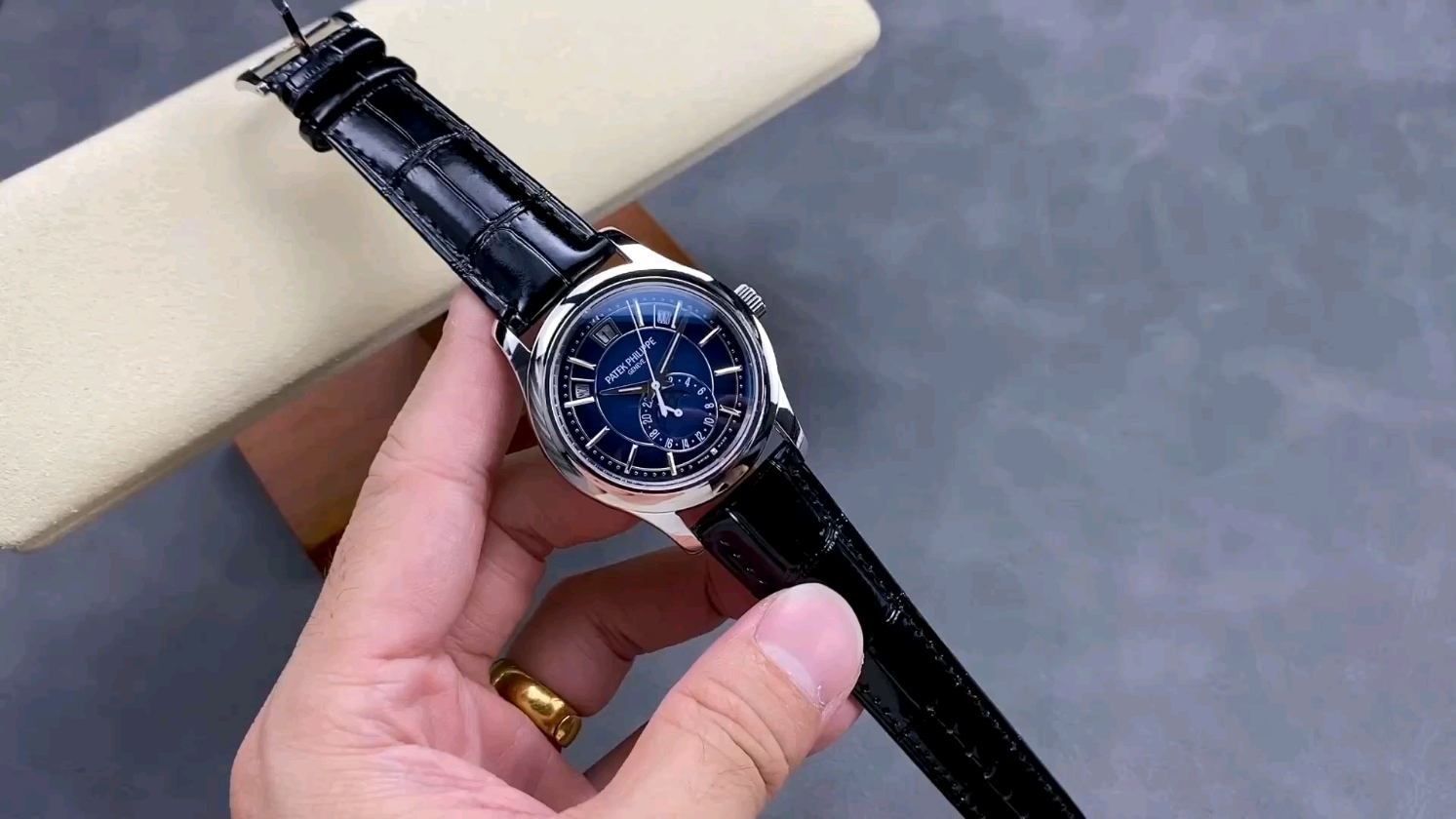 パテック・フィリップ 5205G-013の魅力を徹底解剖！
