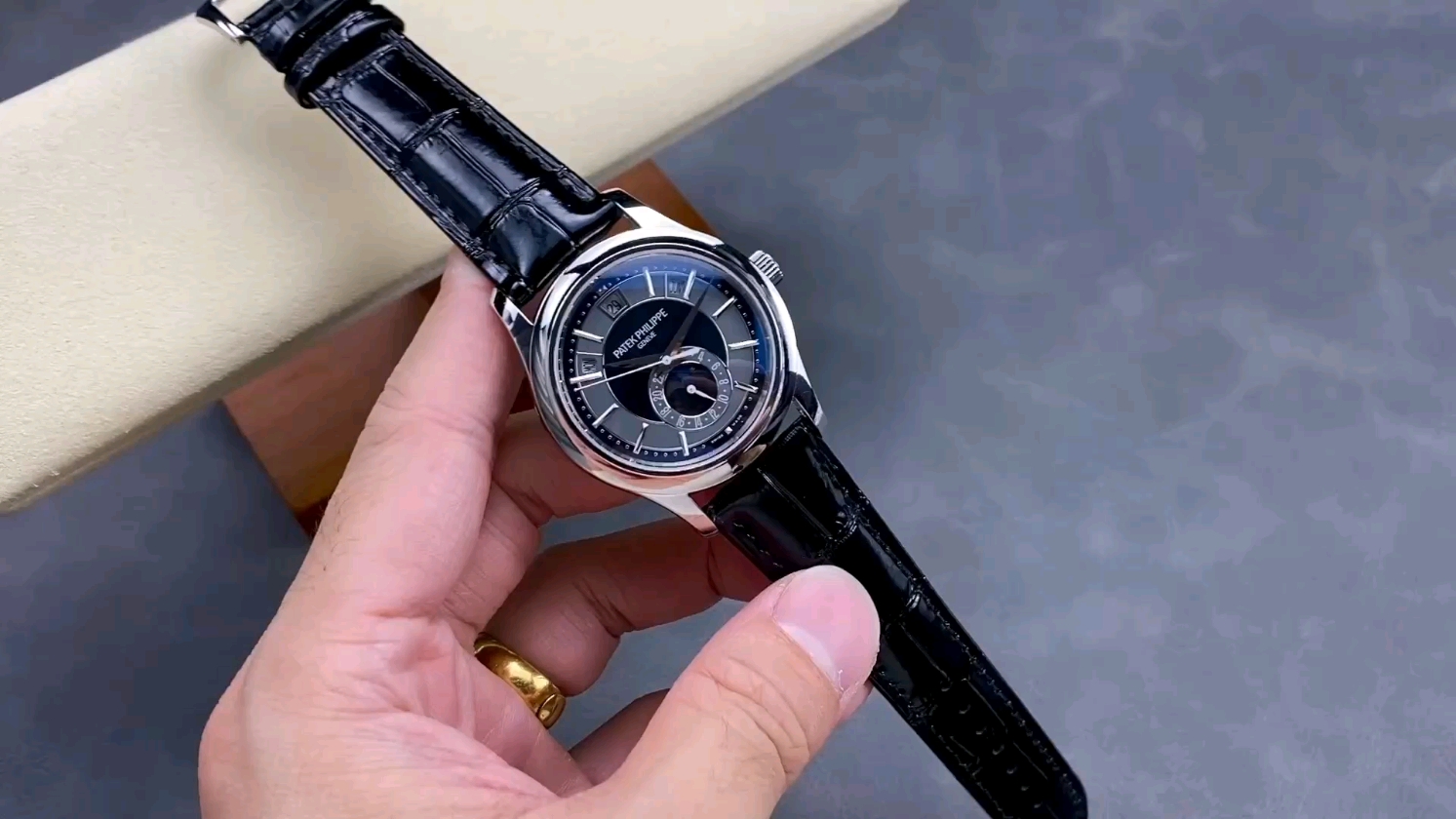 パテック・フィリップ5205G-013の魅力を解説！そのすべての機能とは？