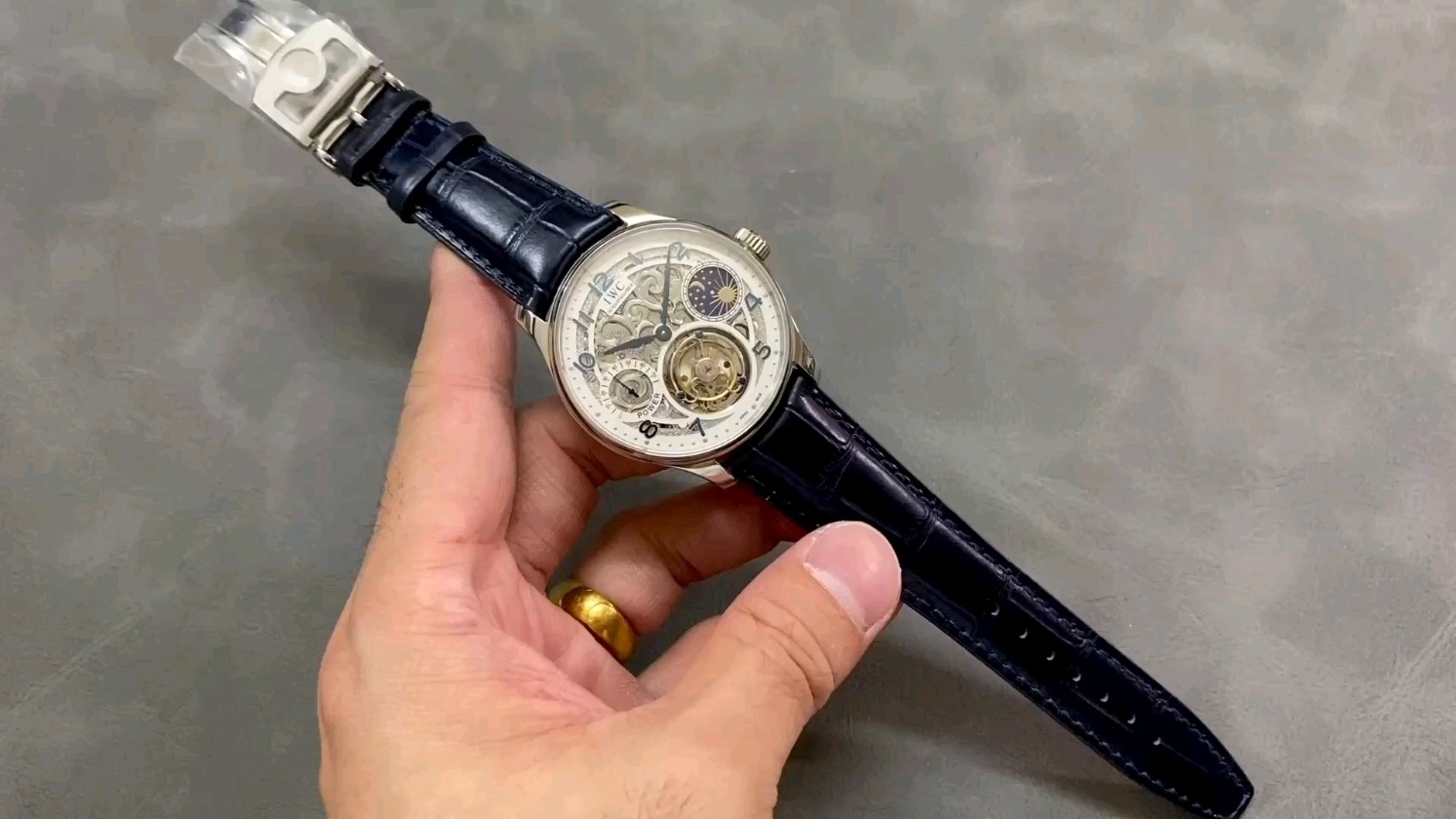 IWC 日月星辰トゥールビヨン 手巻きき