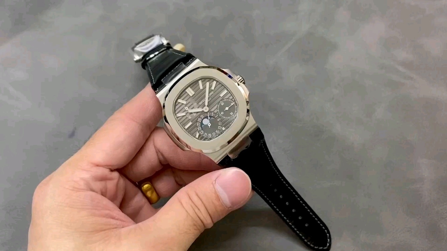 パテック・フィリップ5712GRレビュー