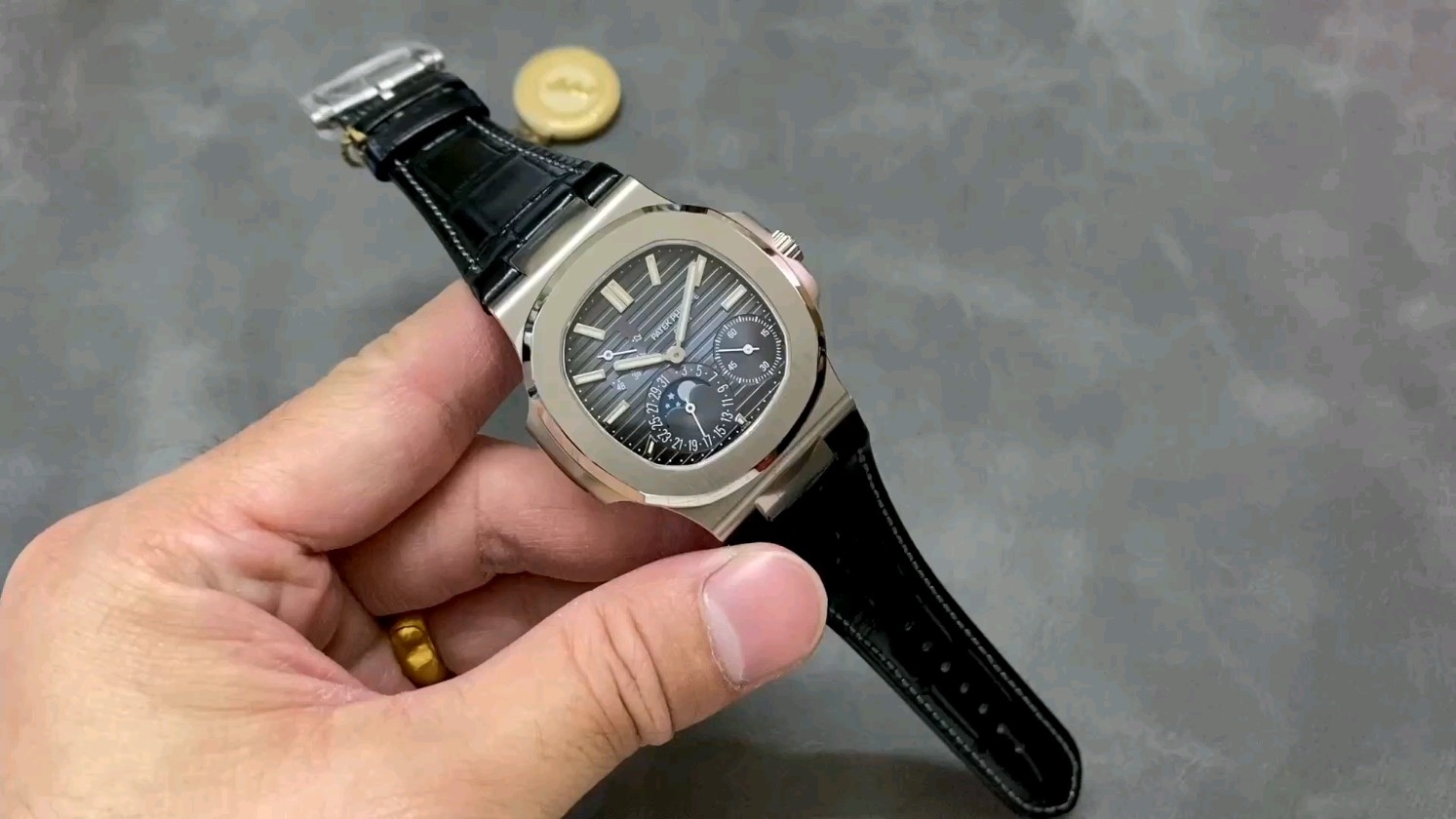 パテック・フィリップPP5712GRの魅力を徹底解剖！本物との差は？