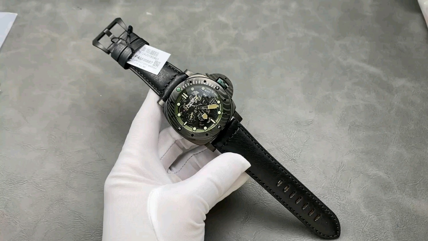 「パネライ PAM687 スケルトン」