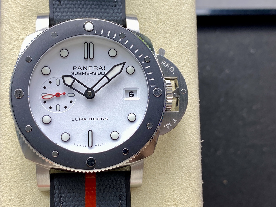パネライ愛好家必見！PAM1579と他モデル徹底比較